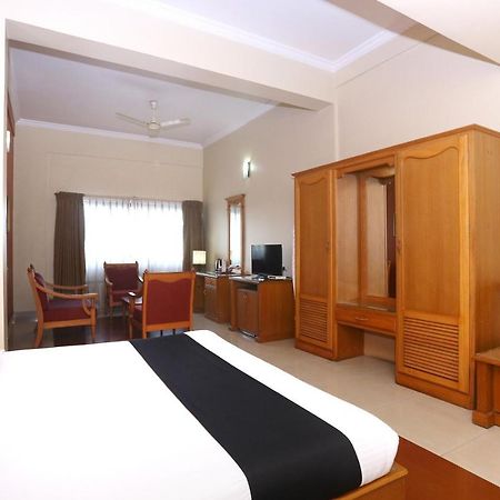 Capital O 45944 Club 7 Hotel Tiruvalla Exterior foto
