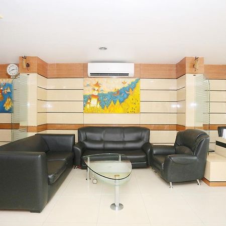 Capital O 45944 Club 7 Hotel Tiruvalla Exterior foto